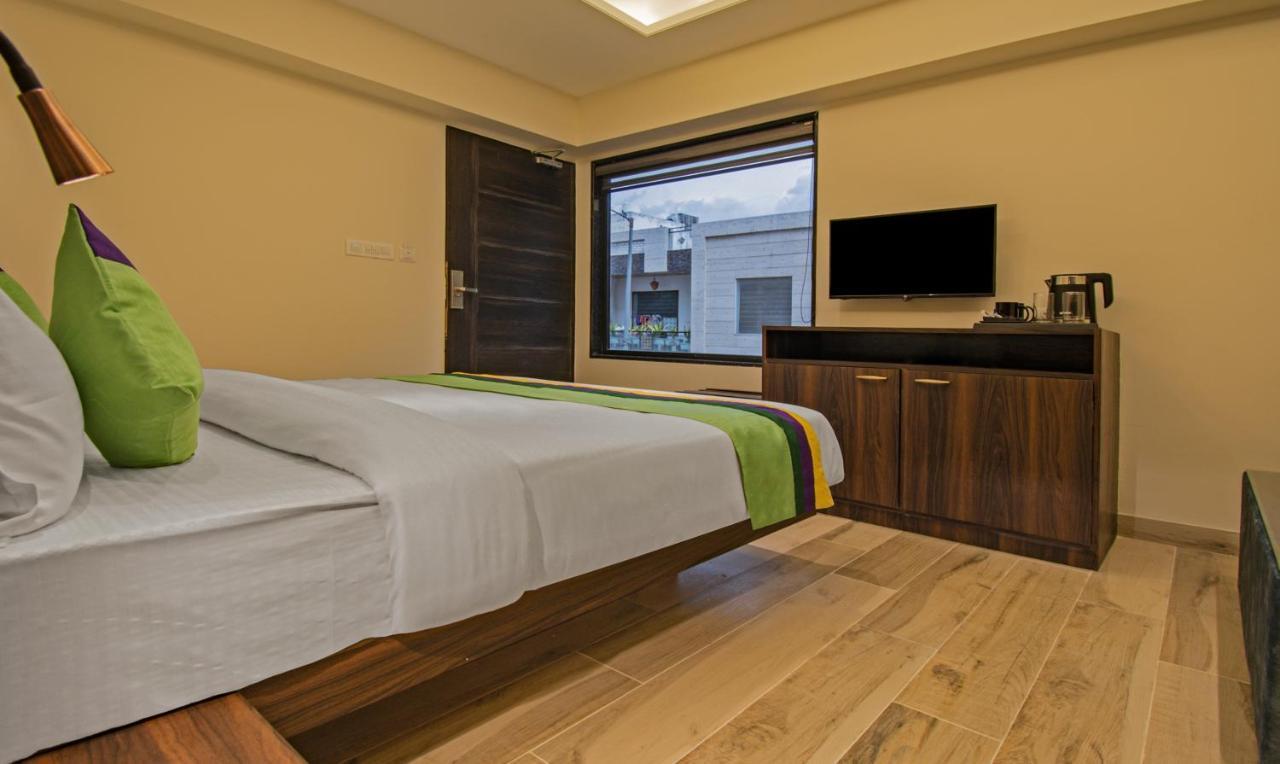 Treebo Pink City Grand Jaipur Ngoại thất bức ảnh